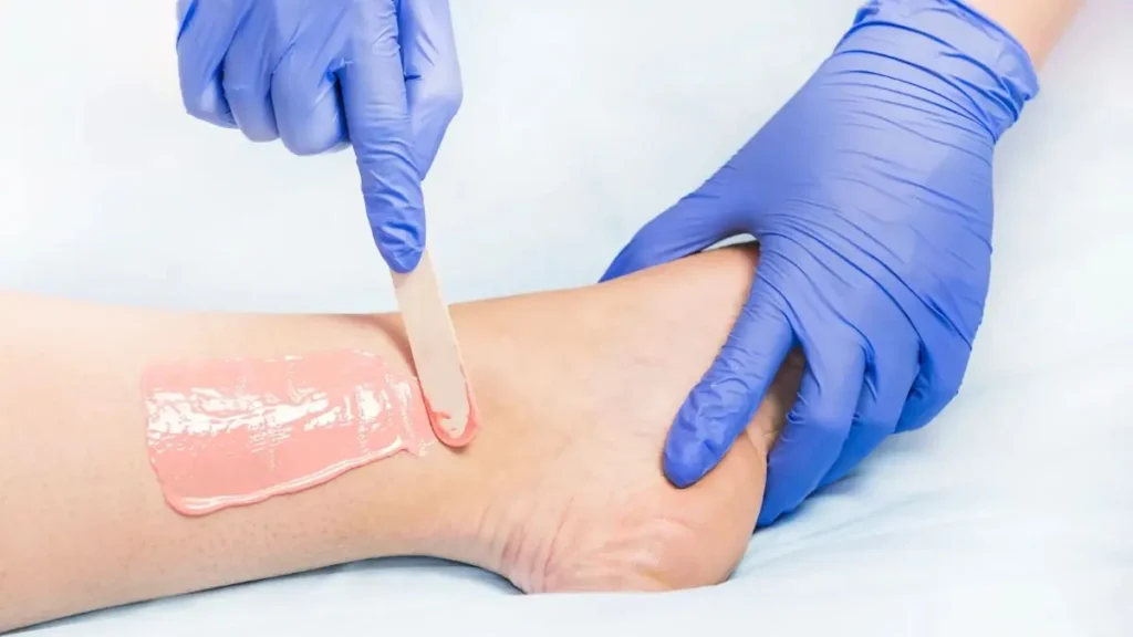 왁싱 하는 모습